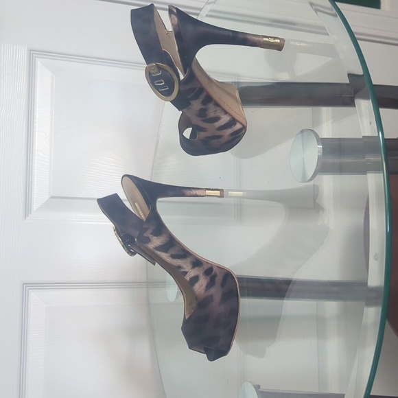 Size 9M GUESS Leopard Stiletto Heels with Platform - Picture 2 of 5